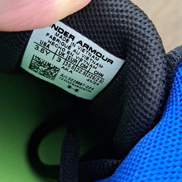 Under Armour Kids' Outhustle 2 Shoes - Color: Black/Blue/Green - Size: 3.5Y - Picture 9 of 9